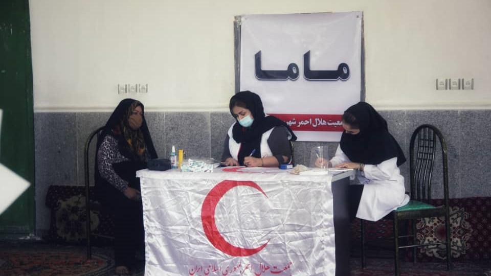 بهره مندی بیش از ۱۰۰ نفر از خدمات کاروان سلامت هلال احمر در کوی عرفان گرگان/ توزیع ۲ هزار ماسک